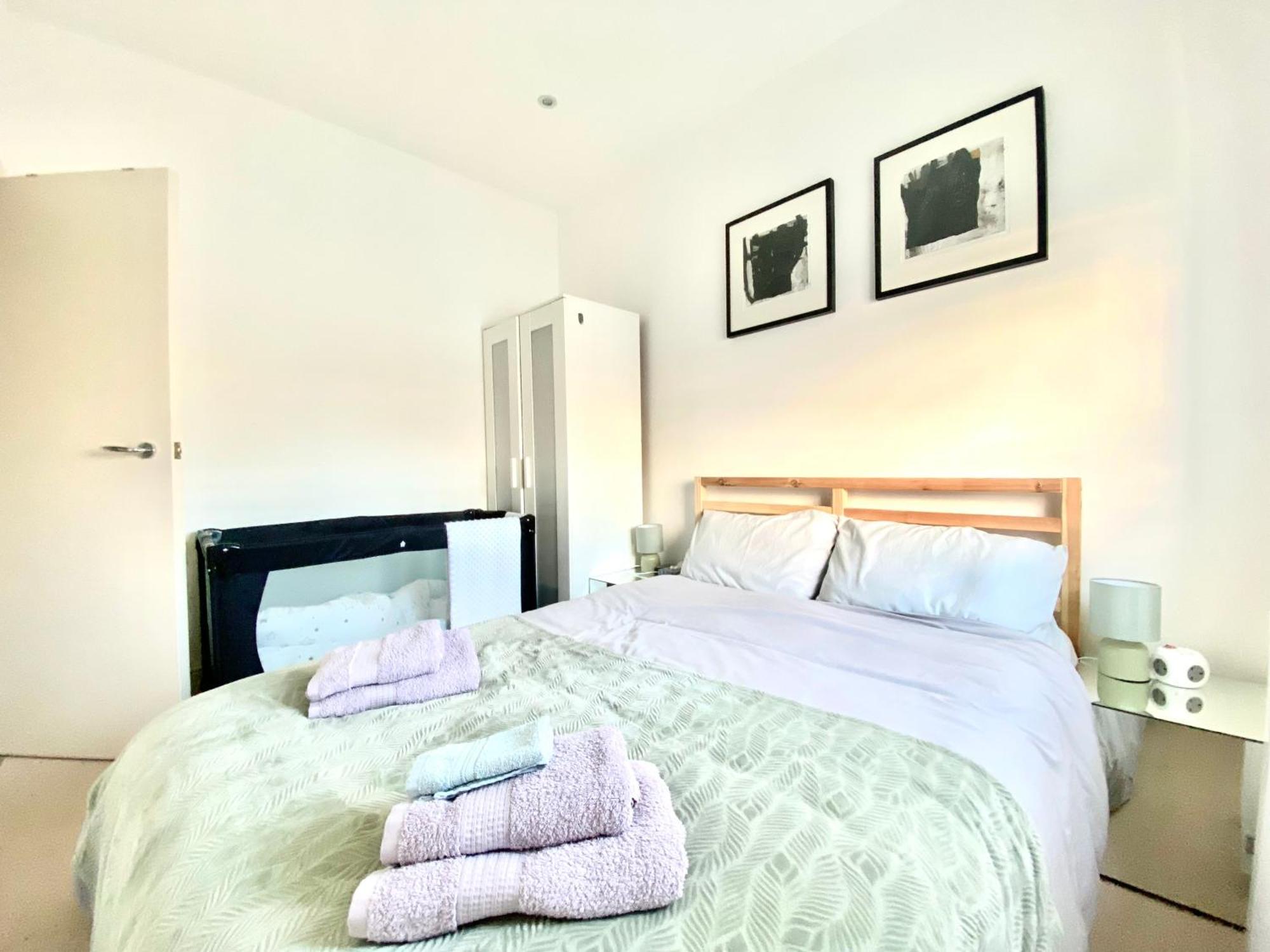 Queen Adelaide London Ngoại thất bức ảnh