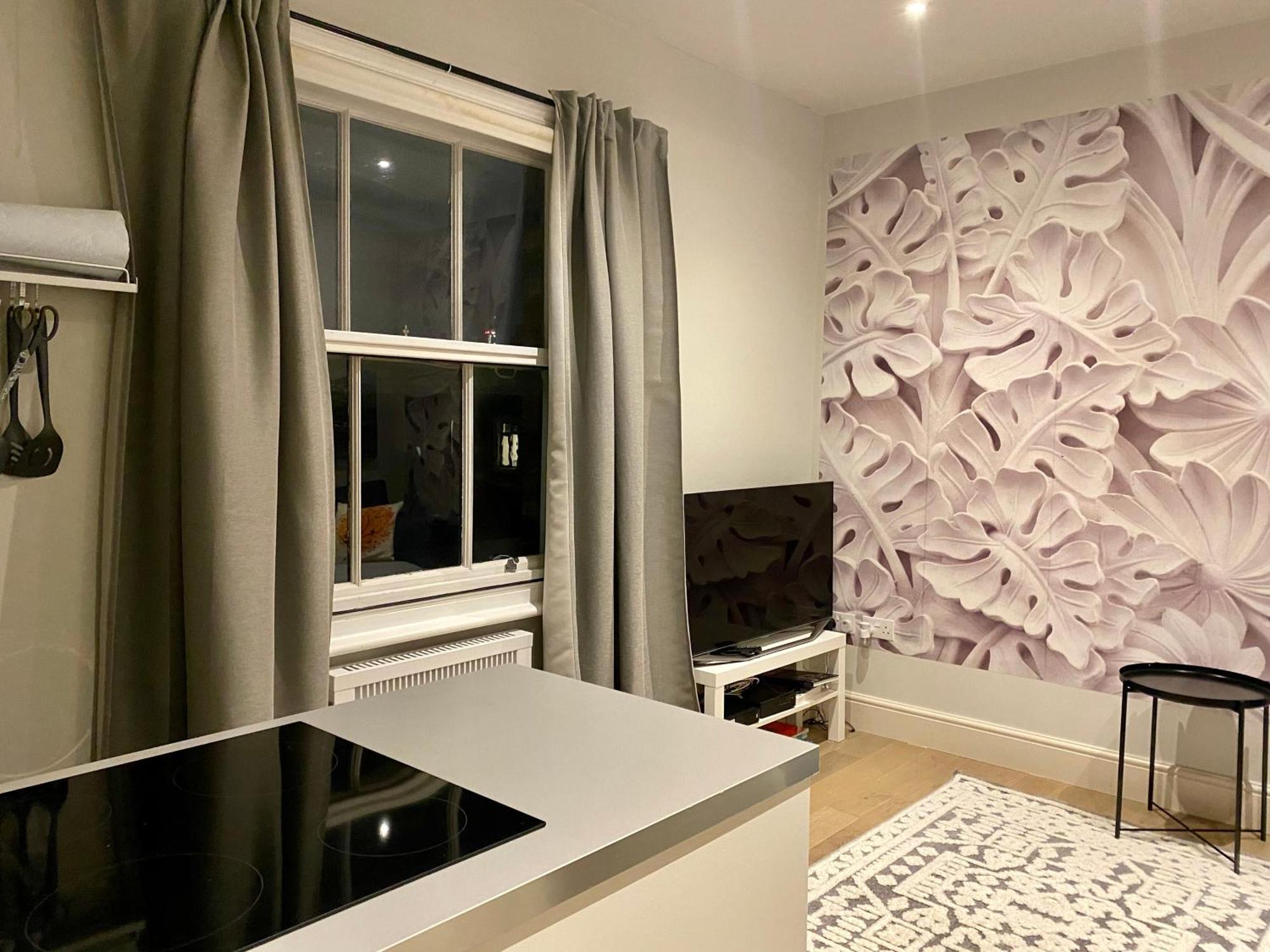 Queen Adelaide London Ngoại thất bức ảnh